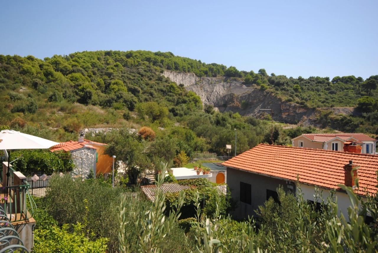 Summer Residence Near The Sea Donji Okrug (Ciovo) Exterior foto
